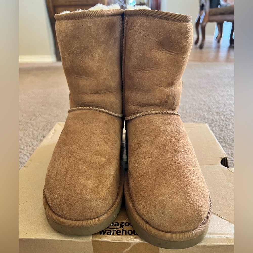 UGG Women's Classic Short II Boot Size 8